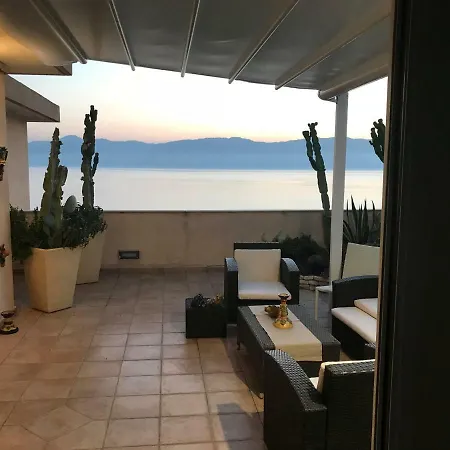 Ferienwohnung Sunset Terrazza Reggio Calabria Exterior foto